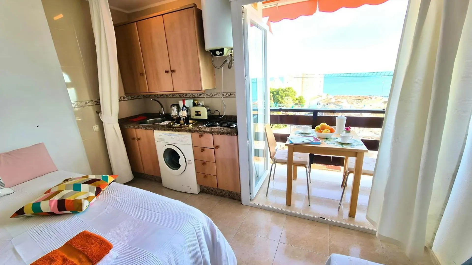 Pleasant Studio With Sea View In Benalmadena 30 M² Pool